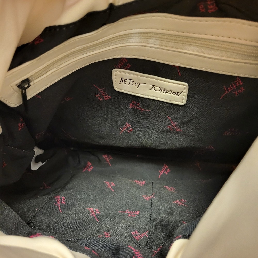 NWT Betsey Johnson White Puffer Hobo Bag - Picture 5 of 14